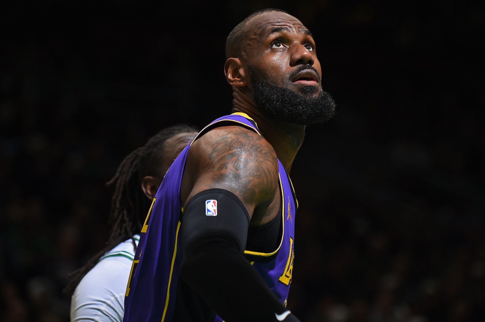 包含关键时刻NBA总决赛焦点战，印第安纳步行者状态回暖，球迷炸锅，控场能力受关注的词条