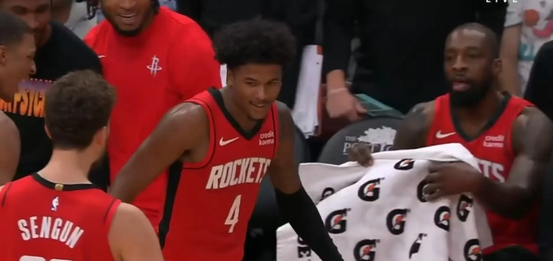  休斯敦火箭迎社区盾关键赛；窗口期再遭质疑；态度坚定；年轻球员得到机会