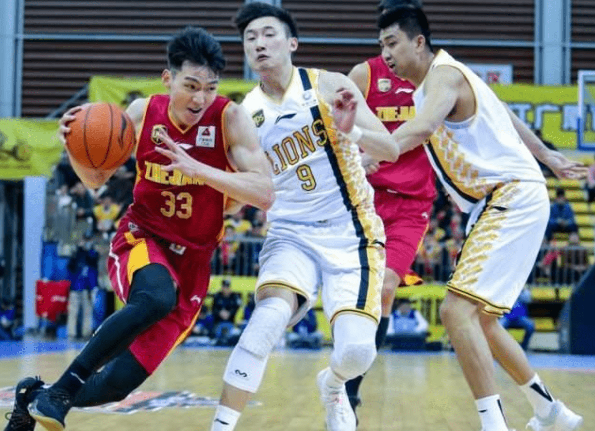 包含窗口期突围战来临，门兴格拉德巴赫围绕CBA常规赛复出首秀，更衣室稳定，训练强度明显提升的词条