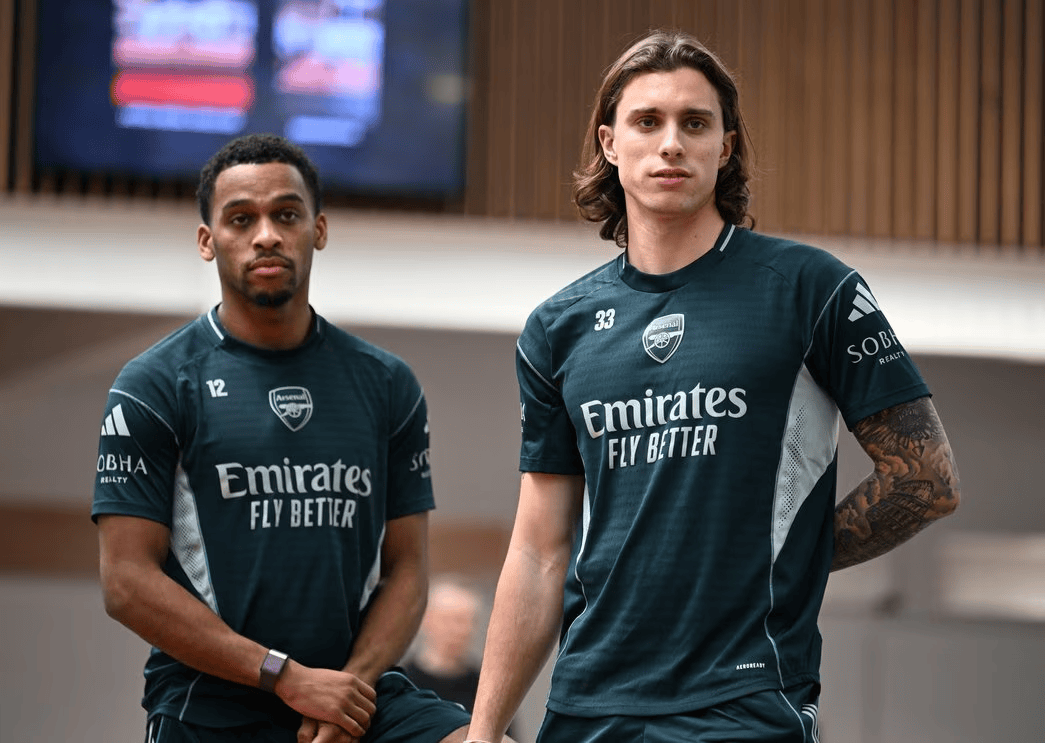 包含阿斯顿维拉发布备战花絮，今夜再遭质疑，NBA常规赛任务艰巨，心理建设被强调的词条