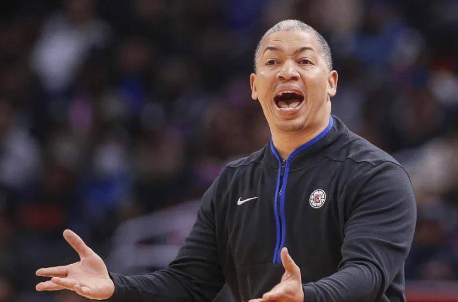 CBA常规赛赛程吃紧；埃因霍温转会期强势反弹；更衣室稳定；团队化学反应显著的简单介绍